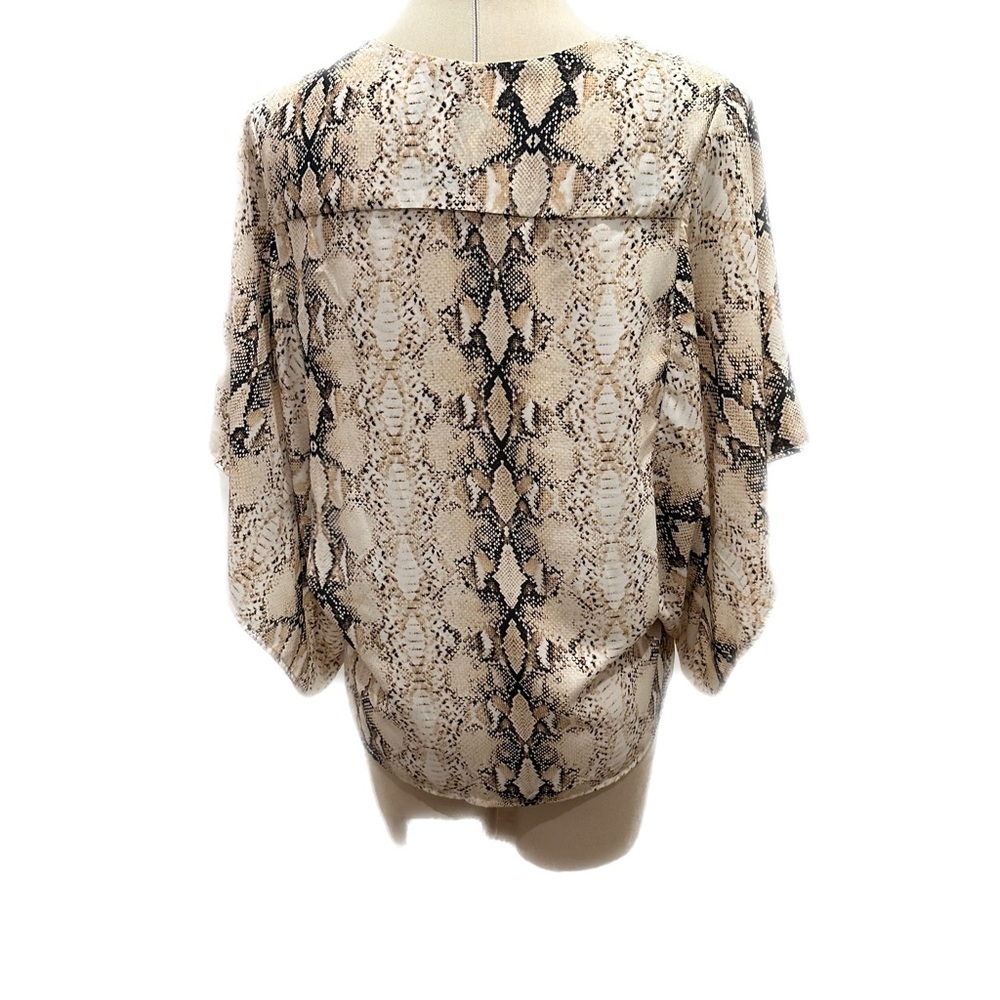 Animal print Snakeskin blouse by Karlie with wood buttons and oversized sleeves - Picture 3 of 7